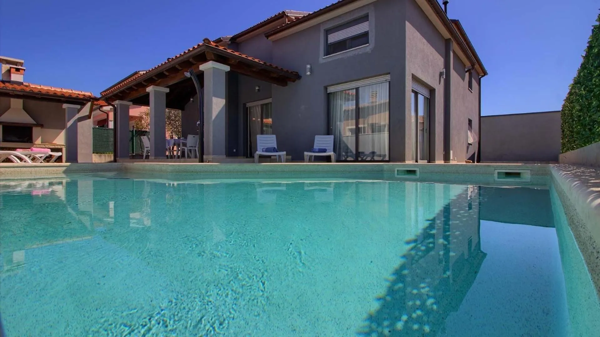 Ferienhaus Mit Privatpool Fuer 7 Personen Ca 130 Qm In Pula, Istrien Istrische Riviera 0*, Pula Croatia